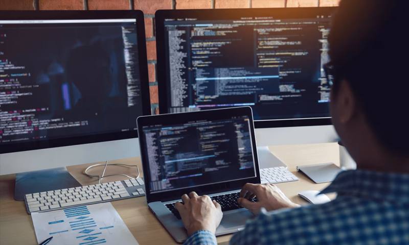 数据科学选型：R与Python如何赋能六合区网站建设？